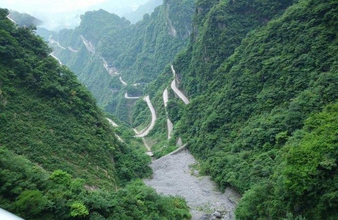 张家界天门山景区 天门山玻璃栈道 天门山在哪 张家界天门山景区 天门山玻璃栈道 天门山在哪