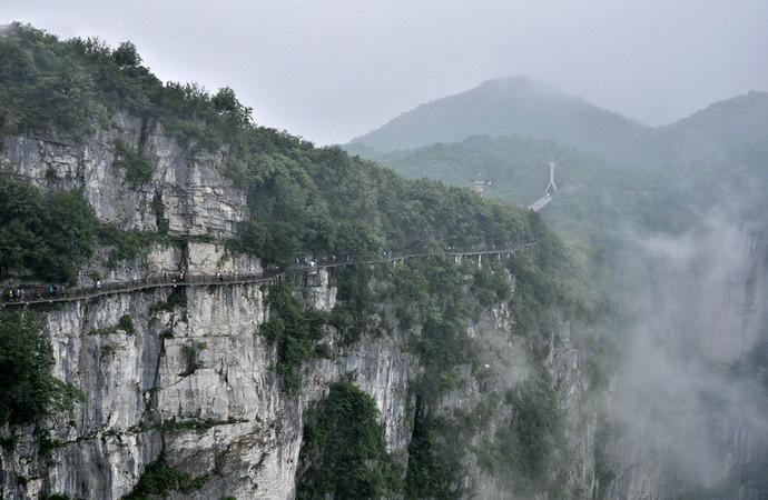 张家界天门山景区 天门山玻璃栈道 天门山在哪 张家界天门山景区 天门山玻璃栈道 天门山在哪