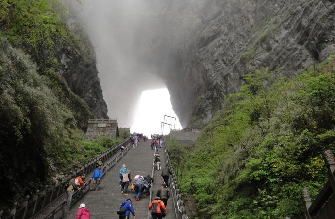 张家界天门山景区 天门山玻璃栈道 天门山在哪 张家界天门山景区 天门山玻璃栈道 天门山在哪