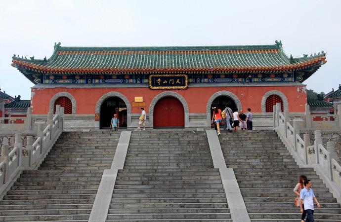 张家界天门山景区 天门山玻璃栈道 天门山在哪 张家界天门山景区 天门山玻璃栈道 天门山在哪