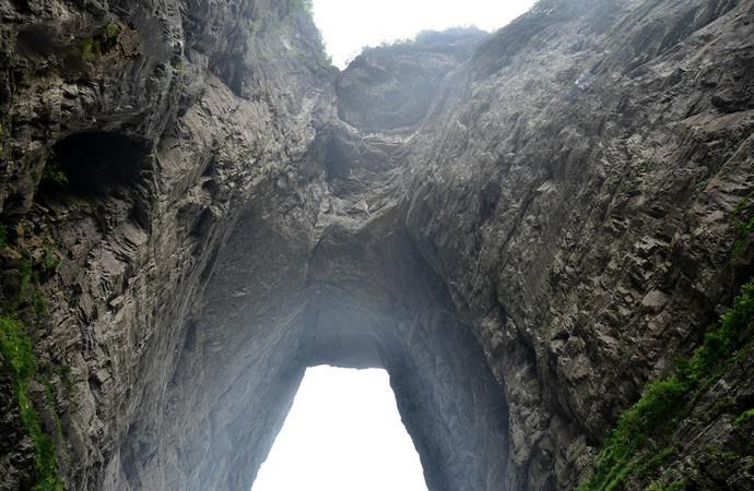 张家界天门山景区 天门山玻璃栈道 天门山在哪 张家界天门山景区 天门山玻璃栈道 天门山在哪