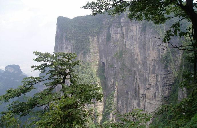 张家界天门山景区 天门山玻璃栈道 天门山在哪 张家界天门山景区 天门山玻璃栈道 天门山在哪