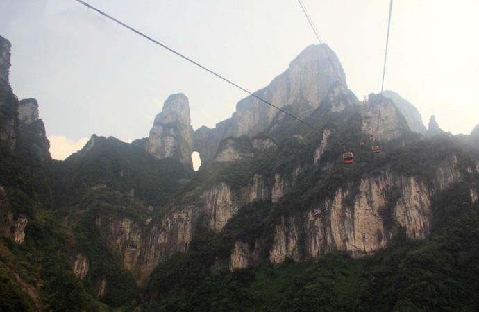 张家界天门山景区 天门山玻璃栈道 天门山在哪 张家界天门山景区 天门山玻璃栈道 天门山在哪