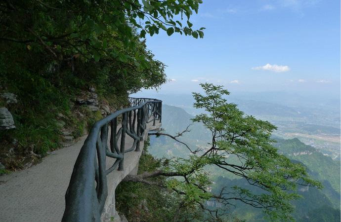 张家界天门山景区 天门山玻璃栈道 天门山在哪 张家界天门山景区 天门山玻璃栈道 天门山在哪