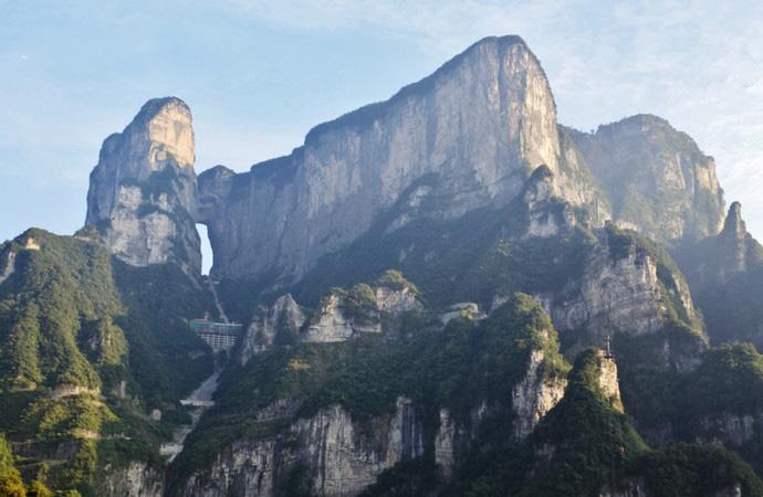 张家界天门山景区 天门山玻璃栈道 天门山在哪 张家界天门山景区 天门山玻璃栈道 天门山在哪