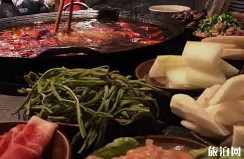 吃重庆火锅必点的菜有哪些 吃重庆火锅必点的菜有哪些